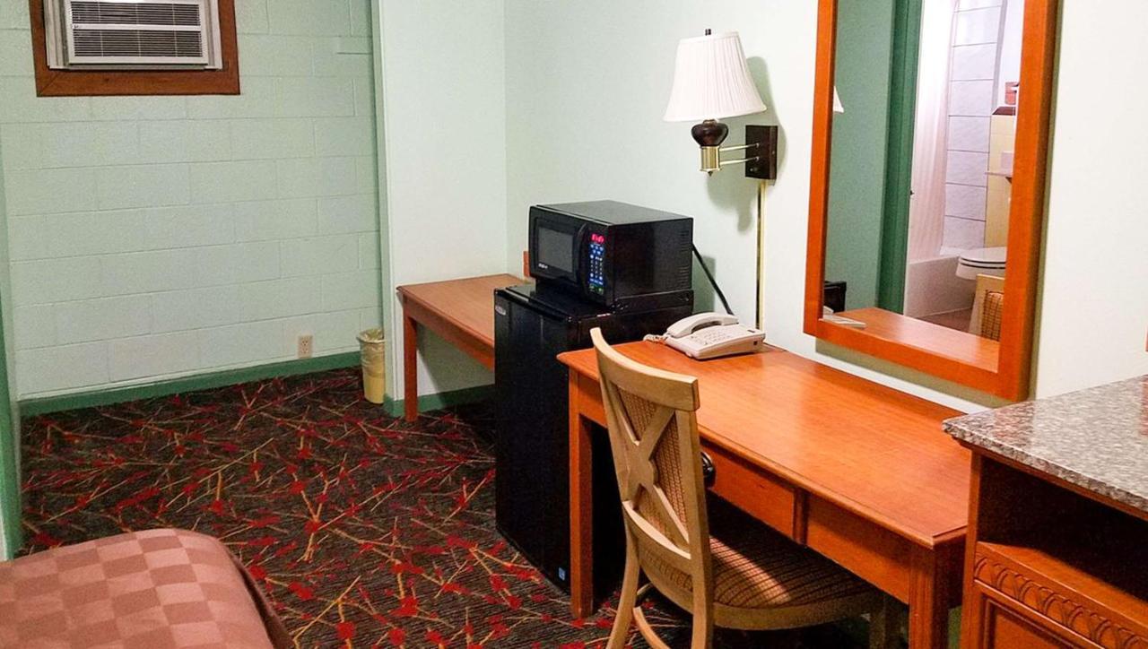 American Inn & Suites Childress Bagian luar foto