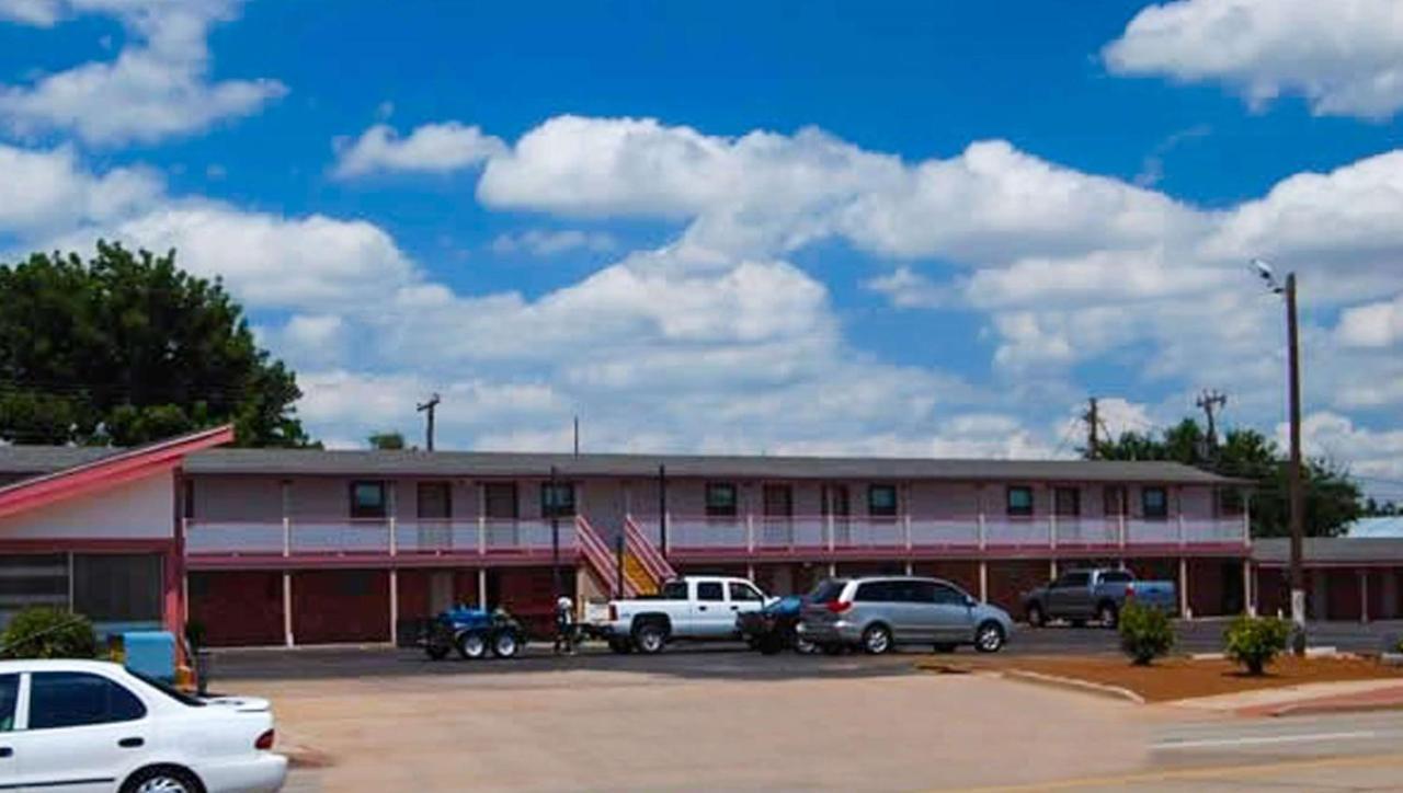 American Inn & Suites Childress Bagian luar foto
