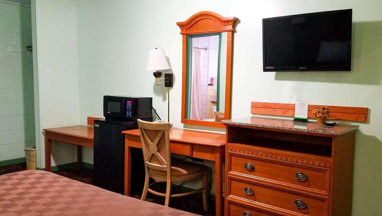 American Inn & Suites Childress Bagian luar foto