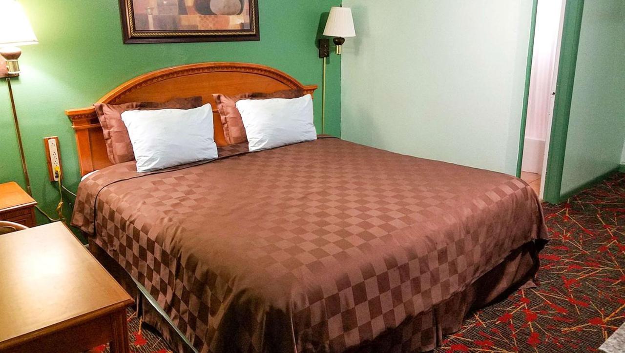 American Inn & Suites Childress Bagian luar foto