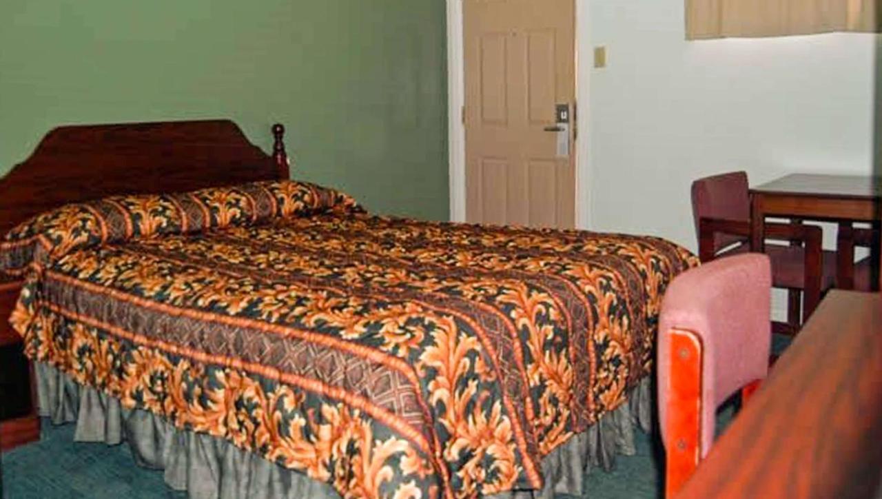 American Inn & Suites Childress Bagian luar foto